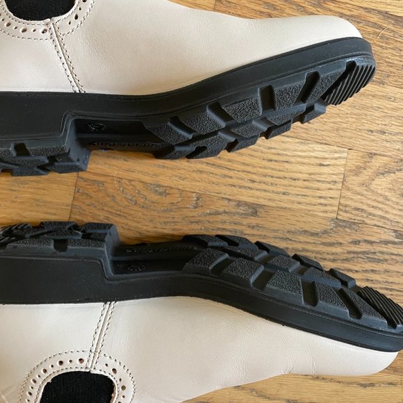 Blundstone Women's Light Tan and Black Ankle Boots - Picture 7 of 12